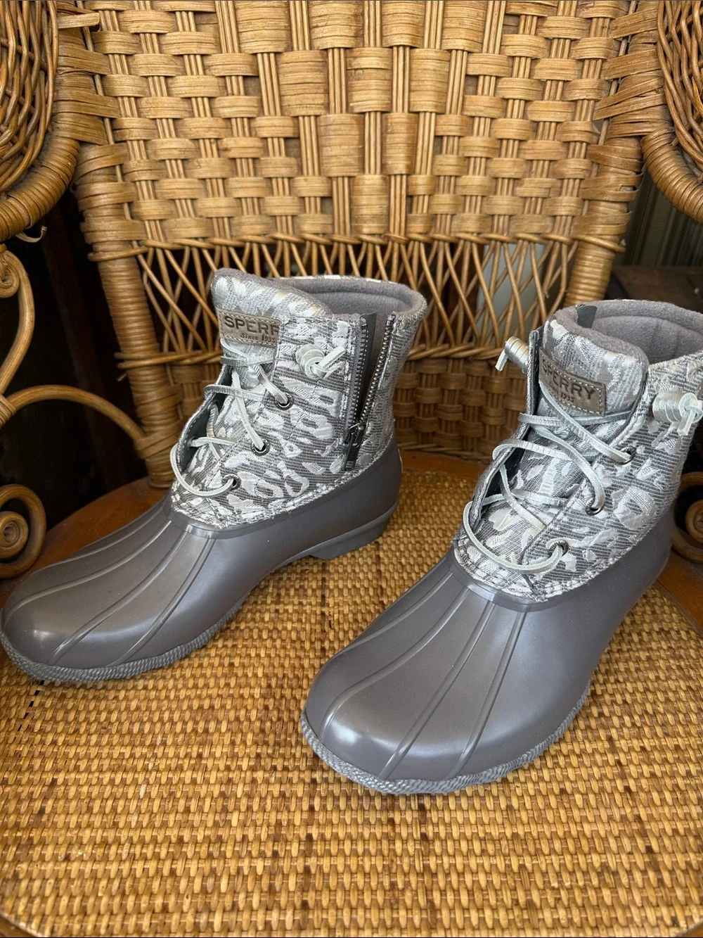 Sperry Womens 7.5 Gray Camo Waterproof Duck Boots Never Worn
